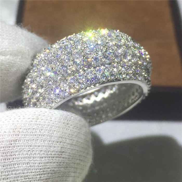 Anillo de propuesta con diseño de brazo torcido exquisito con diamantes de imitación de cuatro garras