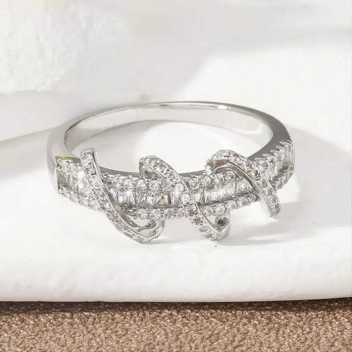 Hollow ribbon ring niche design couple ring female ring