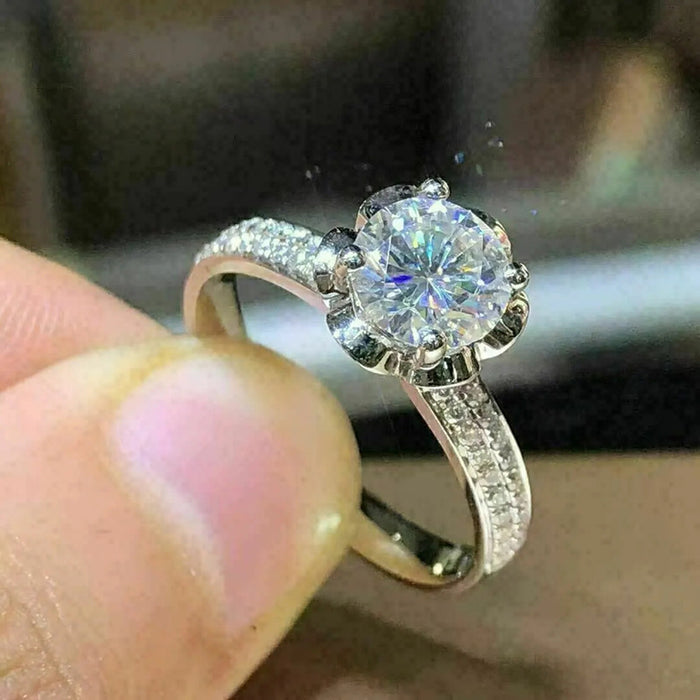 Anillo de compromiso de aniversario de boda con encaje de circonita