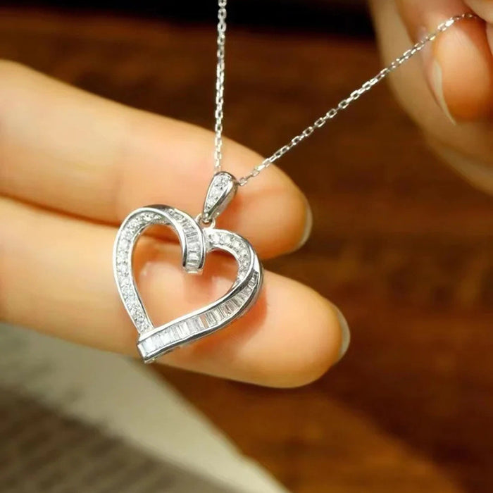 Heart-shaped hollow pendant necklace fashionable and versatile clavicle chain
