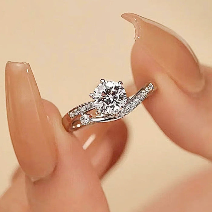 Women's elegant and exquisite zircon engagement ring