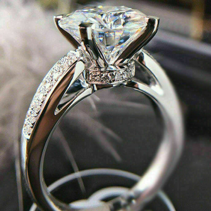 Light luxury four-claw flower bud ring Korean style engagement proposal ring