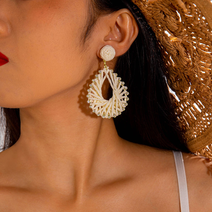 French teardrop-shaped raffia earrings for seaside holiday