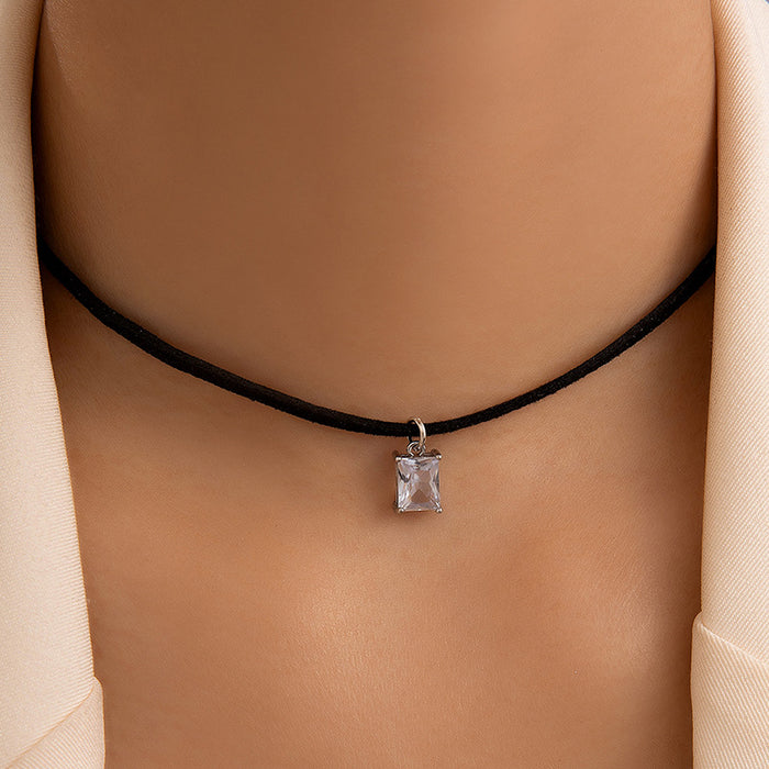 Collar de circonitas en forma de corazón para mujer: cadena minimalista con colgante de piedras preciosas