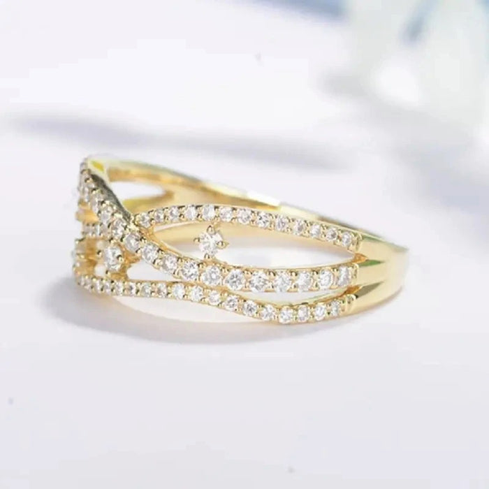 Anillo romano hueco envuelto en anillo retro de moda y exquisito