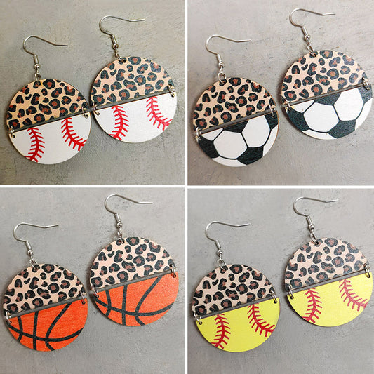 Pendientes deportivos de leopardo con diseños de béisbol, fútbol y baloncesto en patchwork de medio círculo