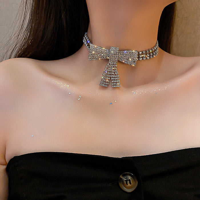 Exquisita gargantilla con lazo de diamantes de imitación: collar corto moderno para mujer