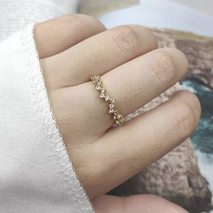 El anillo de diamantes pequeños de gypsophila se puede usar en pilas