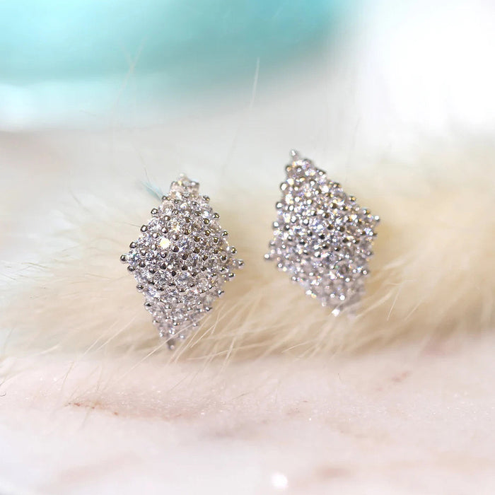 Pendientes en forma de diamante con diamantes completos y pendientes adelgazantes de circonitas