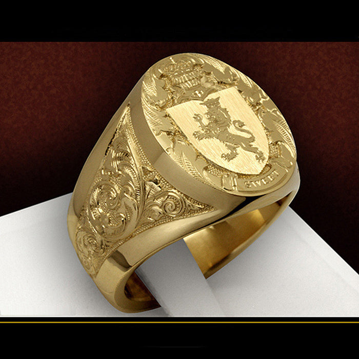 Anillo con emblema de escudo de león y corona