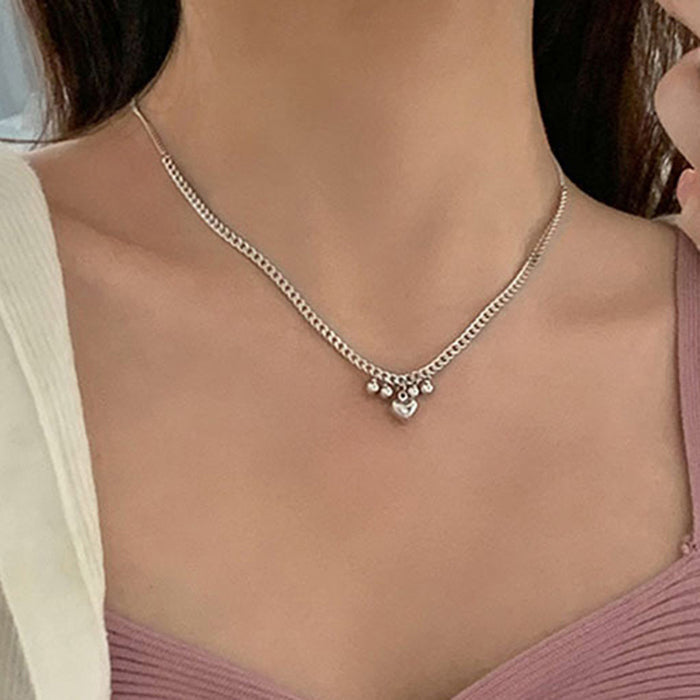 Collar de plata de una sola capa con colgante de corazón con borlas y gotas de agua de metal estilo minimalista Ins