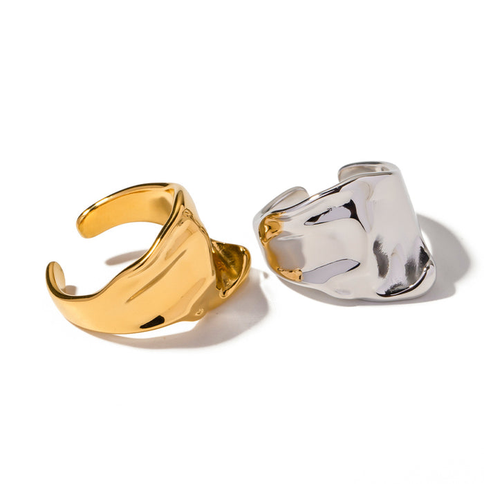 Anillo minimalista de acero inoxidable bañado en oro de 18 quilates con motivos huecos