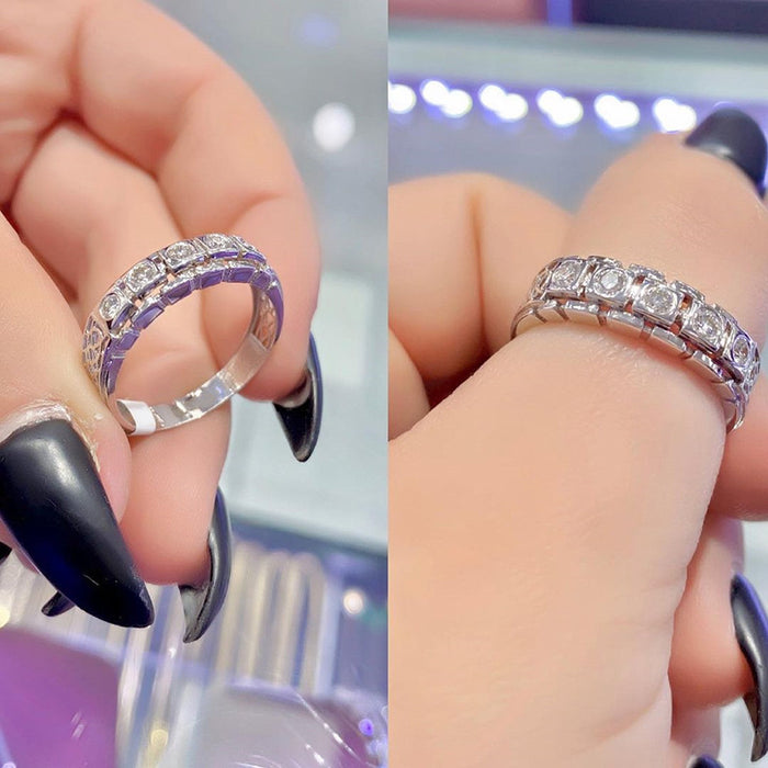 Anillo de circonita de lujo ligero de alta calidad para mujer con patrón geométrico simple