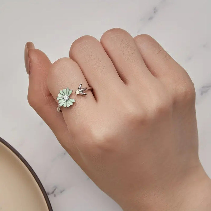 Women's pastoral style bee flower oil drop ring