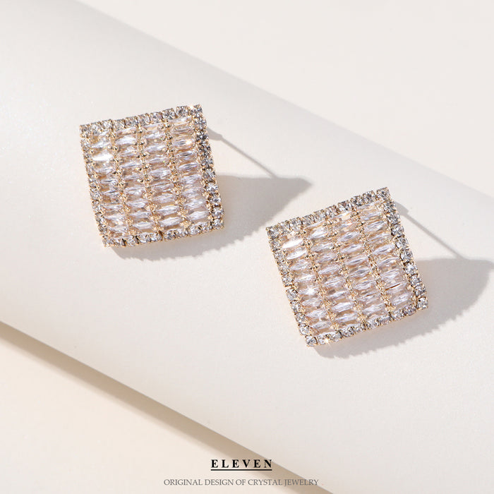 Delicate Circle Zircon Earrings - Sparkling Studs for a High-End Look