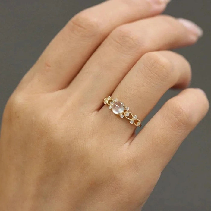 Imitation moonstone ring retro romantic index finger ring exquisite egg-shaped female ring