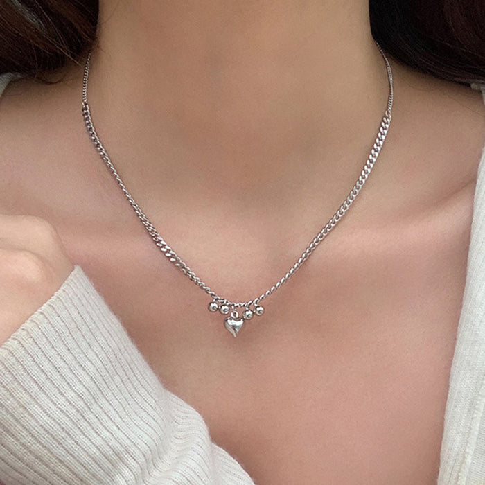 Collar de plata de una sola capa con colgante de corazón con borlas y gotas de agua de metal estilo minimalista Ins