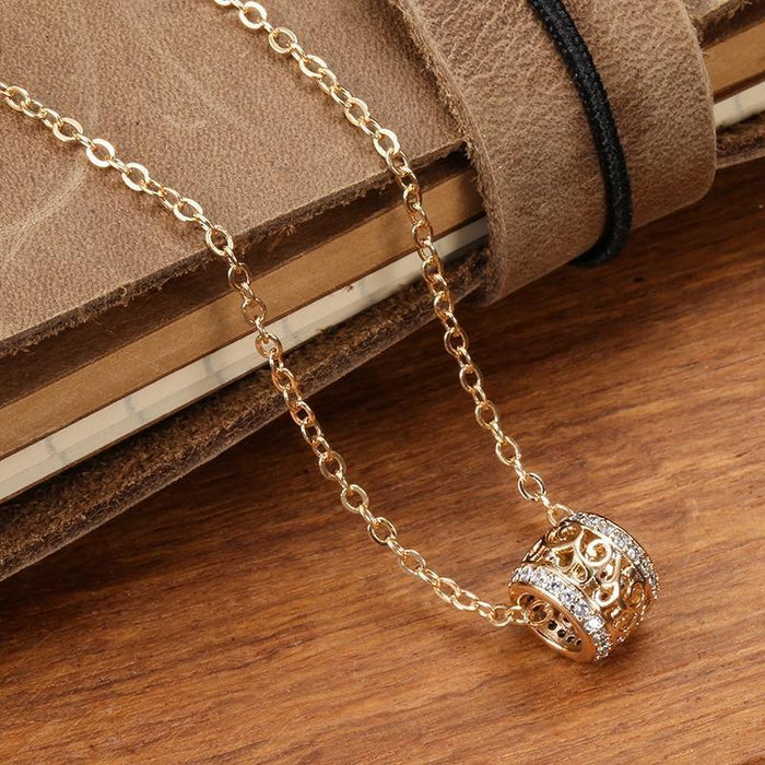 Simple women's clavicle necklace with hollow waist pendant