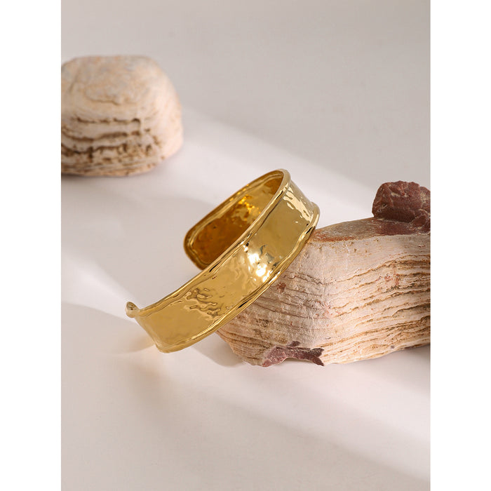 18K Gold Plated Stainless Steel Wide Hammered Cuff Bracelet - Minimalist Design High-End Jewelry