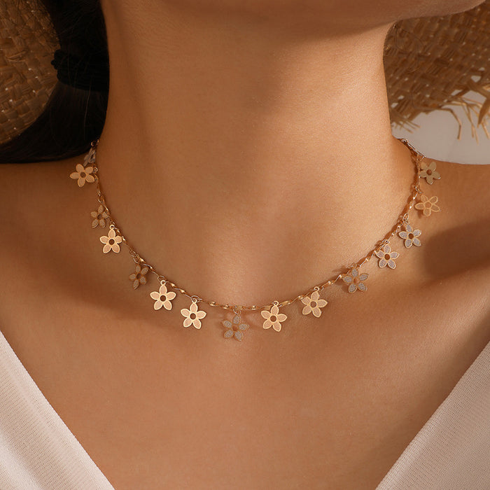 Flower Round Piece Single-Layer Necklace - Alloy Geometric Flower Choker