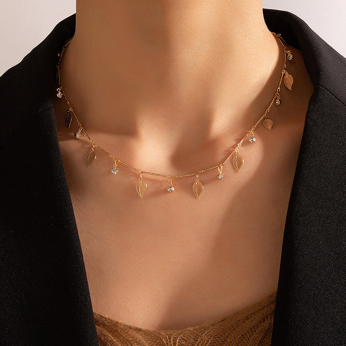 Alloy Leaf Round Piece Necklace - Geometric Rhinestone Simple Choker