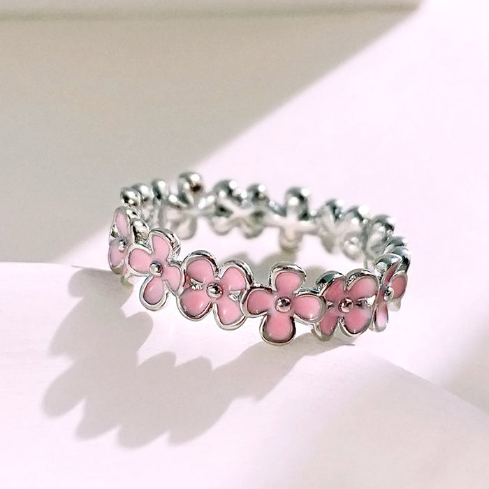 Anillo trenzado romántico con pegamento que gotea flores rosas