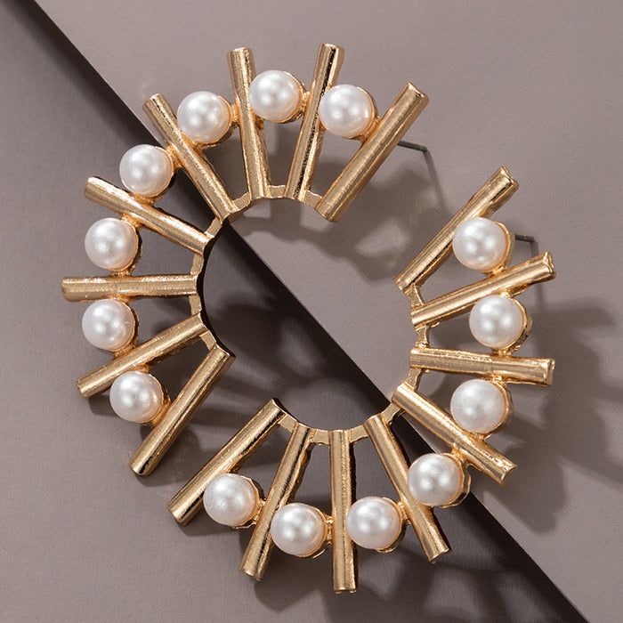 Fan-shaped pearl earrings, elegant small flower semi-circular earrings