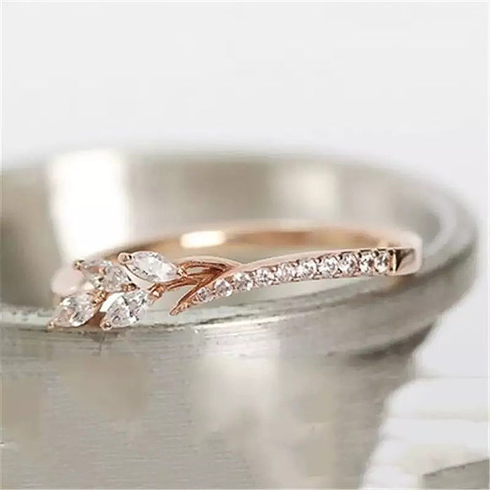 Zircon leaf ring for women, elegant and everyday niche
