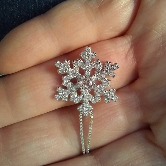 Exquisite zircon snowflake pendant necklace, Christmas gift