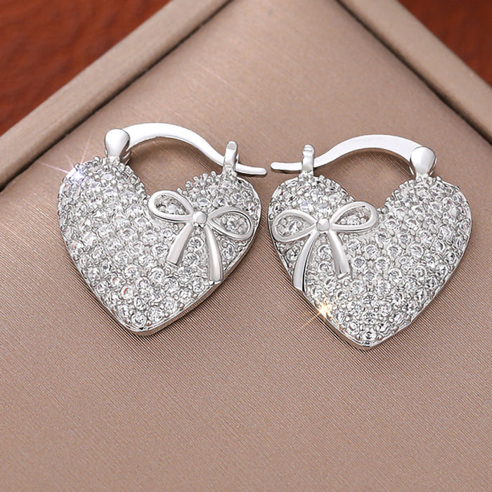 Pendientes con incrustaciones completas, pendientes con forma de corazón y lazo, hebillas para las orejas de lujo ligeras