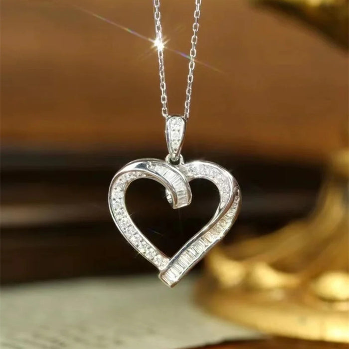 Heart-shaped hollow pendant necklace fashionable and versatile clavicle chain