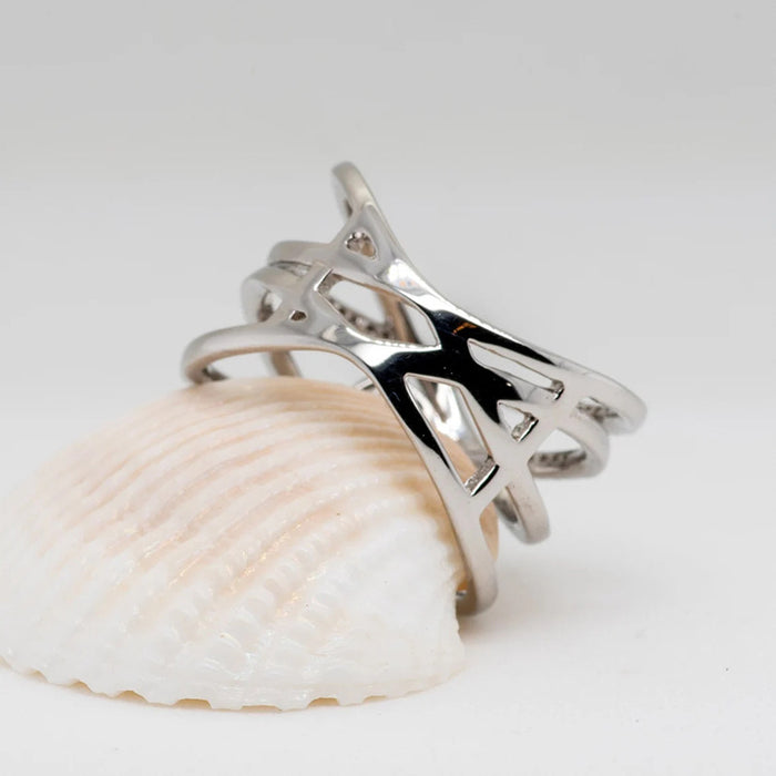 High-grade atmospheric rings with cross-layer winding lines
