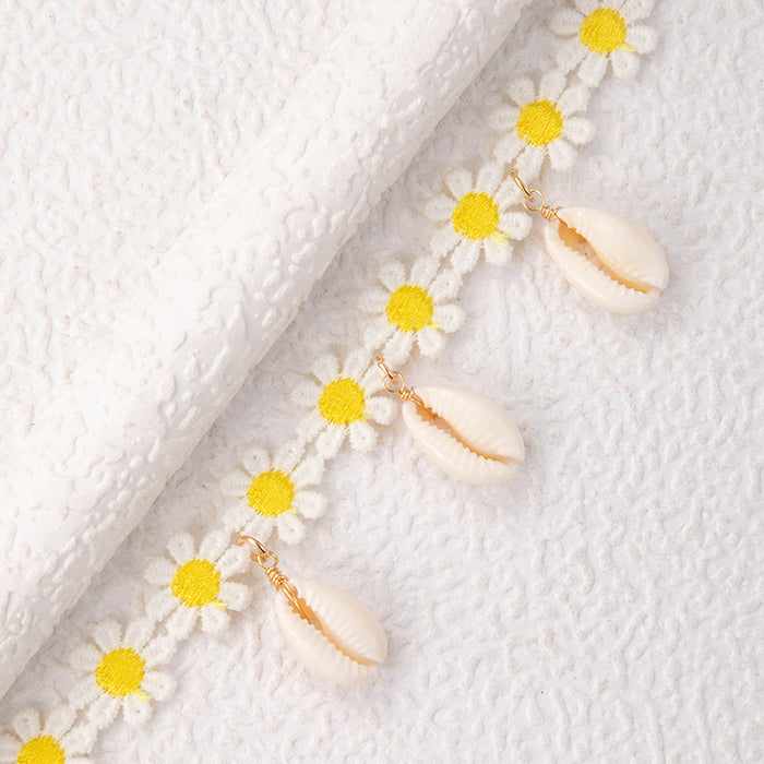 Daisy and Shell Pendant Necklace - Artistic Floral Choker