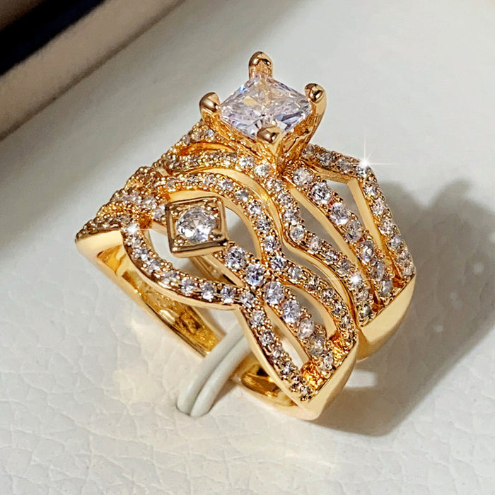 Anillo de compromiso con ocho corazones y ocho flechas de diamantes y circonitas engastadas en estilo europeo y americano.