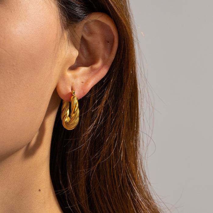 Aros ovalados de doble trenzado estilo vintage europeo: joyería con forma de U de acero inoxidable chapado en oro de 18 quilates para mujer