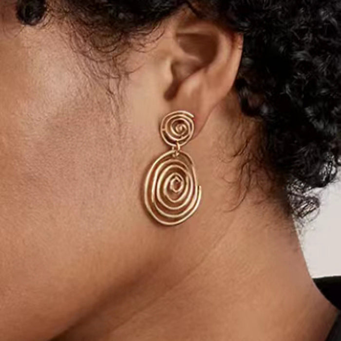 Pendientes colgantes de acero inoxidable chapados en oro de 18 quilates únicos de estilo europeo: joyería de alta gama y moda para mujeres