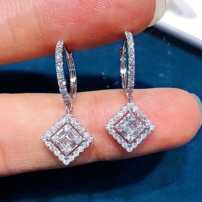 Zircon earrings are versatile, light luxury and niche earrings