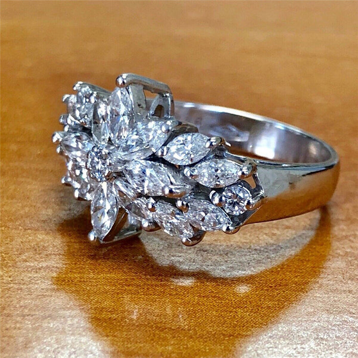 Anillo de diamantes lleno de circonitas y flores para mujer, joyería de lujo exquisita y ligera