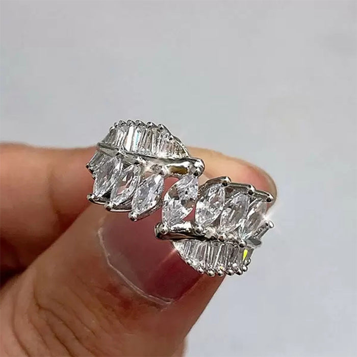 Anillo de circonitas en forma de marquesa con incrustaciones completas Anillo europeo y americano que combina con todo