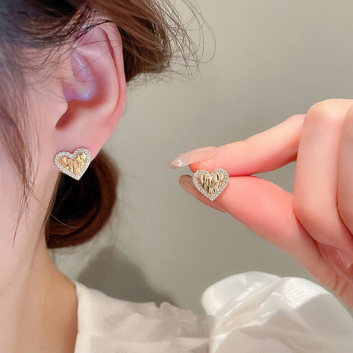 Pendientes metálicos en forma de corazón Pendientes estilo lady plisados ​​franceses