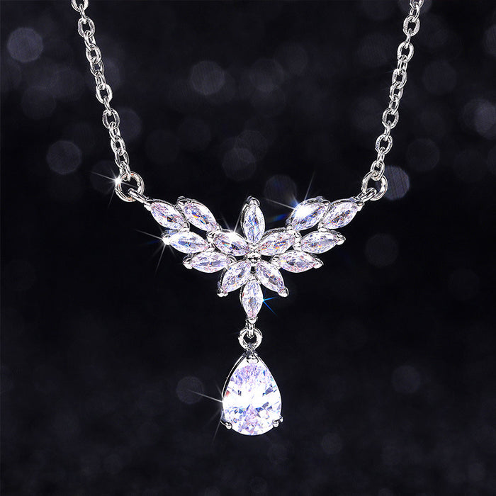 Beautiful teardrop pendant wedding necklace for women