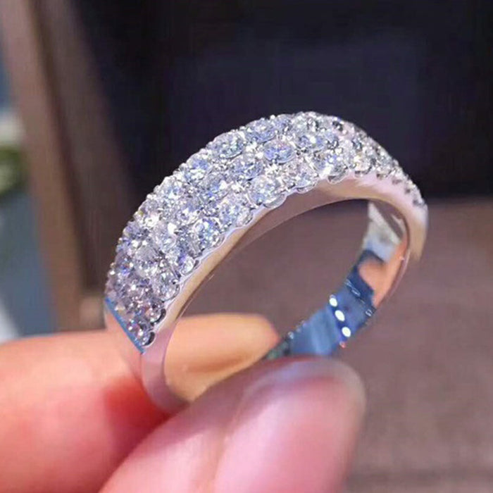 Anillo de moda con tres filas de circonitas pavé al por mayor