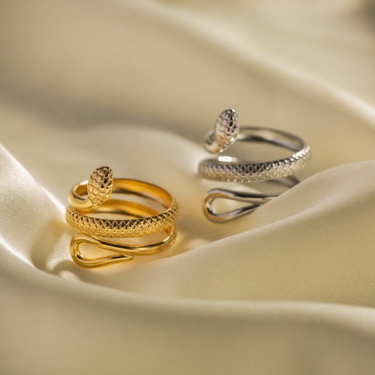 Anillo clásico con diseño de serpiente bañado en oro de 18 quilates: joyería de acero inoxidable hueca ajustable