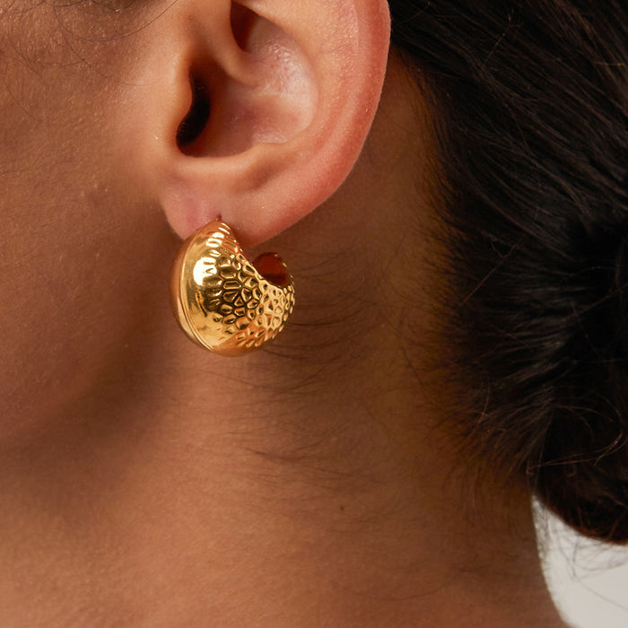 Pendientes de acero inoxidable chapado en oro de 18 quilates con diseño martillado: joyas exclusivas para mujeres