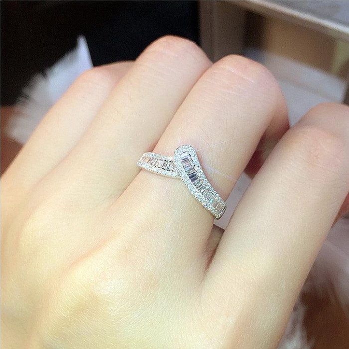 Irregular row of diamond rings, niche noble female ring jewelry