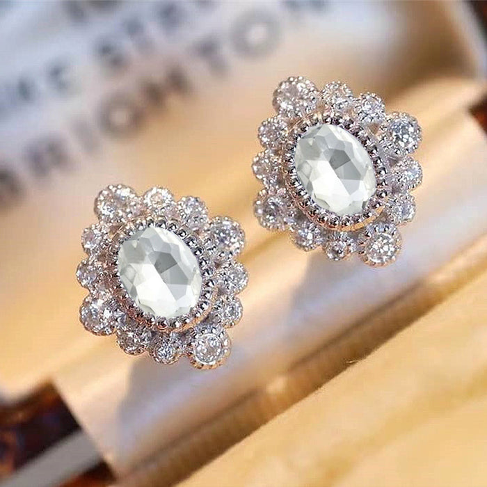 Pendientes de moda con diseño floral de circonita azul real en forma de diamante