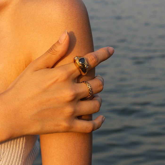 Black Diamond Retro Water Drop Ring with 18K Gold and Zircon Inlay