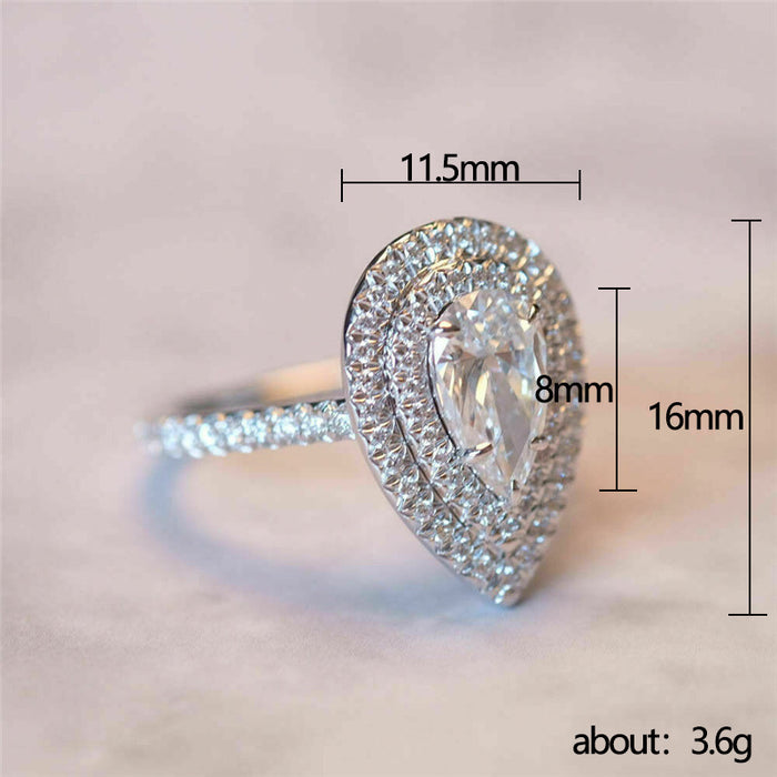 Anillo de circonita en forma de pera con microincrustaciones y diamantes simulados