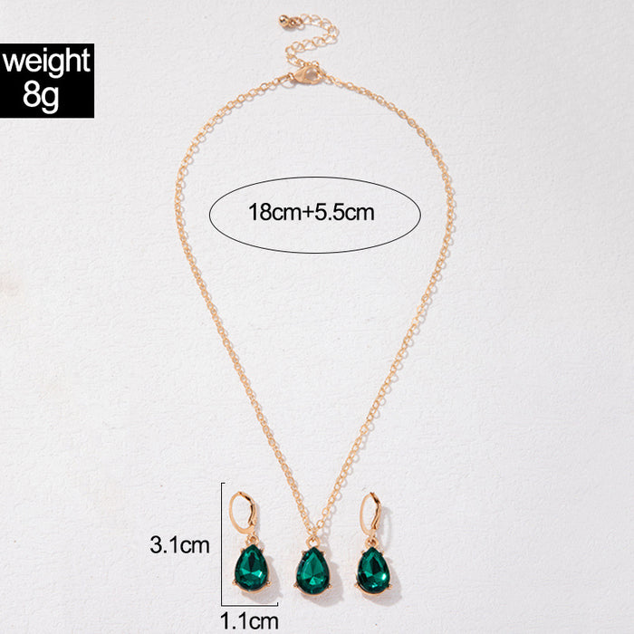 Exaggerated Green Water Drop Pendant Necklace - Statement Piece for Women