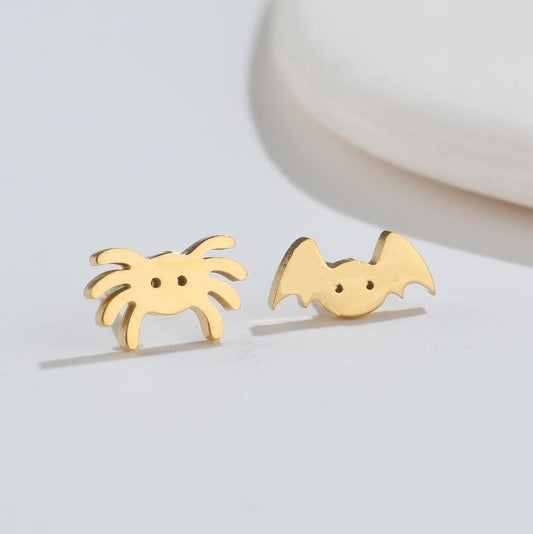 Pendientes de acero inoxidable con forma de araña y murciélago para Halloween: joyas asimétricas espeluznantes para Halloween